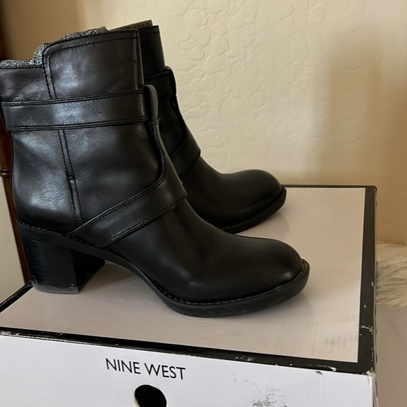 Cute and comfortable Nine West bootie with silver buckles.  Slip on. Size 8 - Picture 2 of 3
